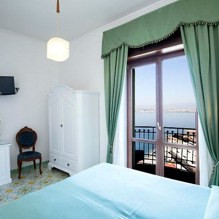 La Panoramica Hotel Кастелламмаре-ди-Стабия Экстерьер фото