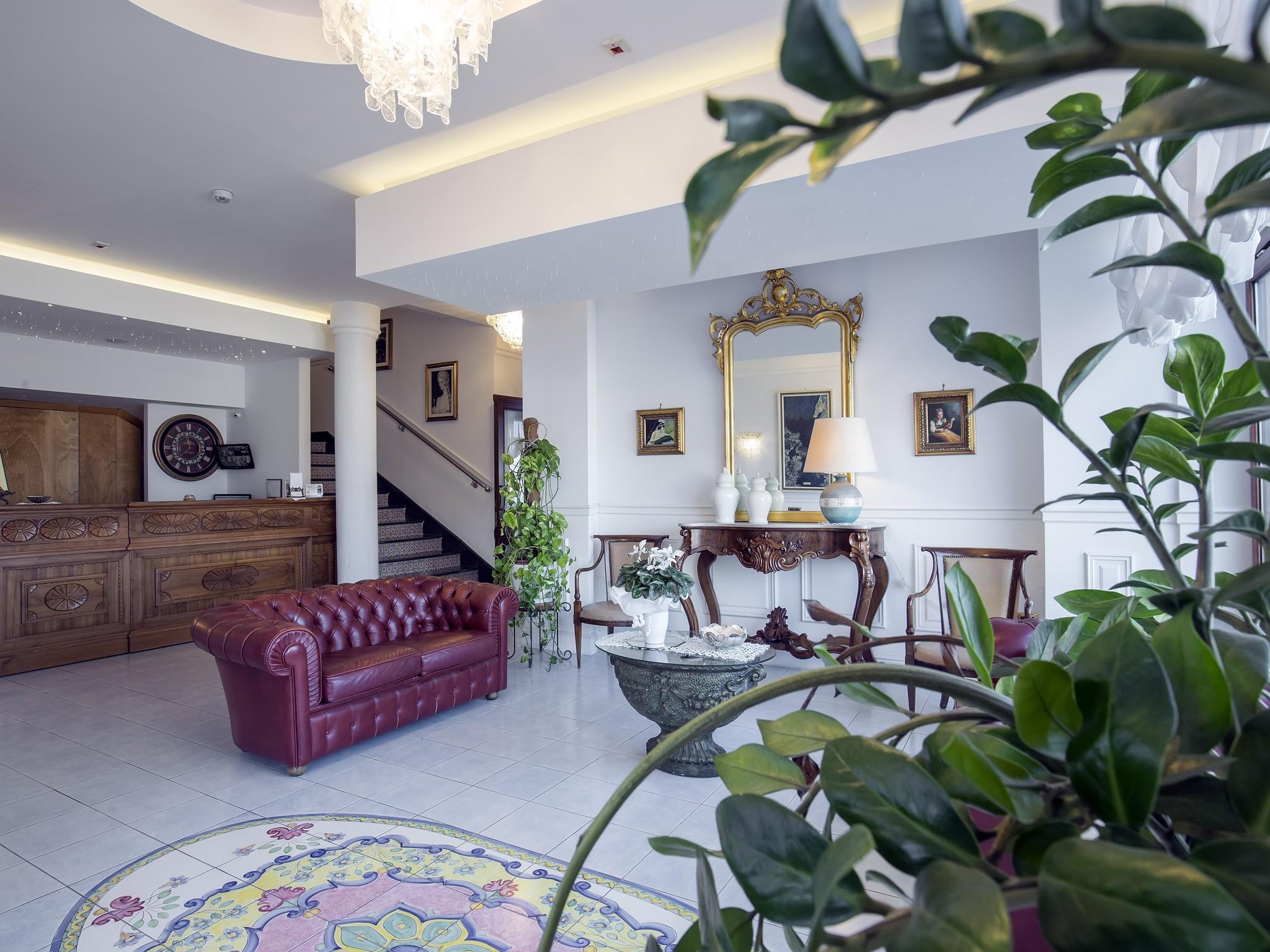 La Panoramica Hotel Кастелламмаре-ди-Стабия Экстерьер фото