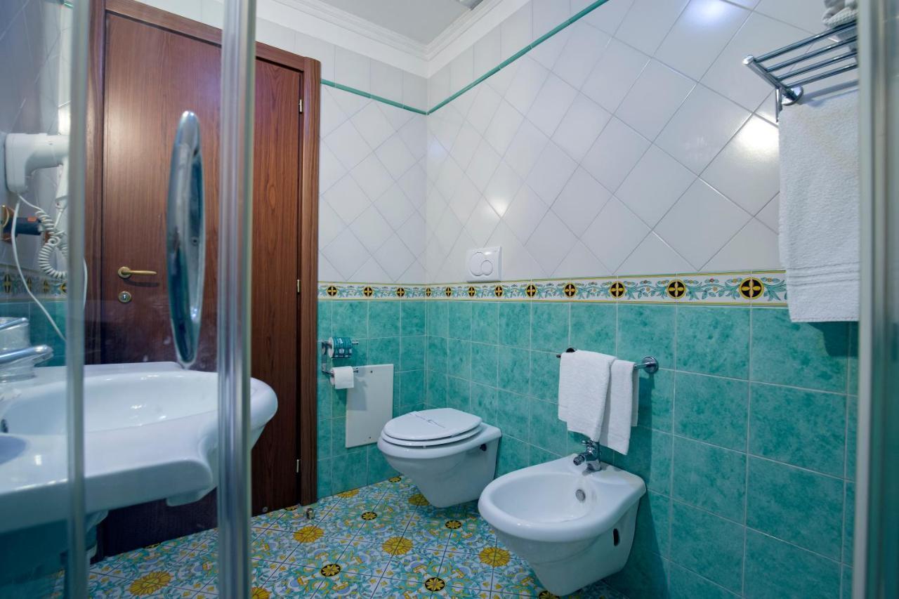 La Panoramica Hotel Кастелламмаре-ди-Стабия Экстерьер фото