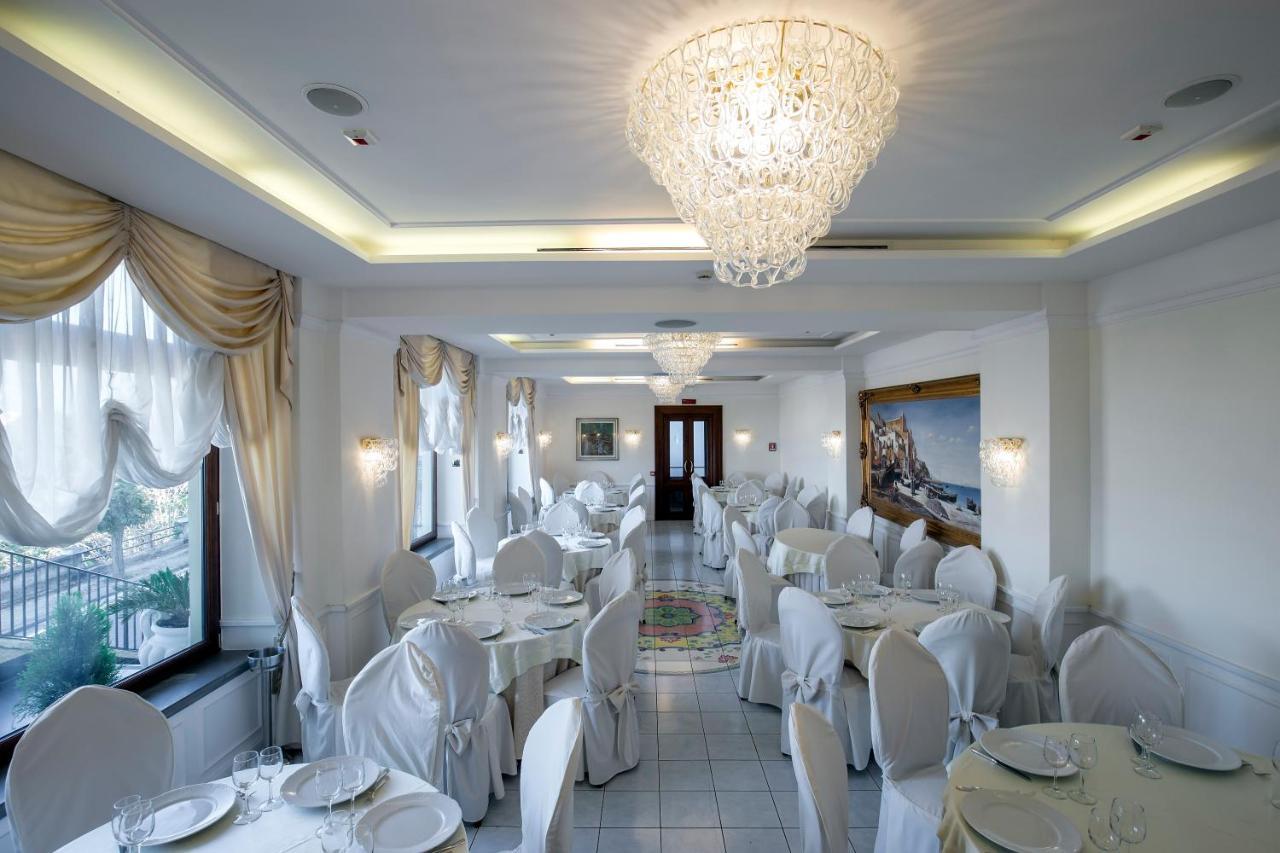 La Panoramica Hotel Кастелламмаре-ди-Стабия Экстерьер фото