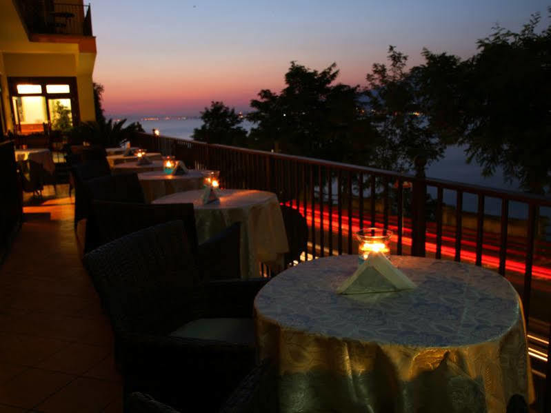 La Panoramica Hotel Кастелламмаре-ди-Стабия Экстерьер фото
